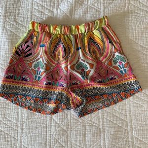 Pattern flowy shorts, size small